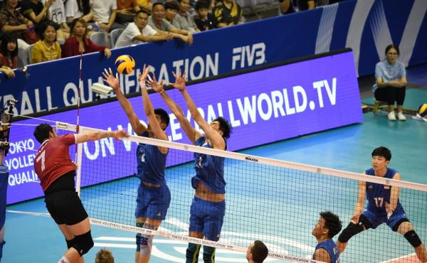  热刺绝平进球引争议，VAR判定越位在先无效  