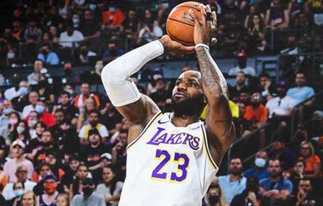  詹姆斯准三双 湖人险胜勇士  