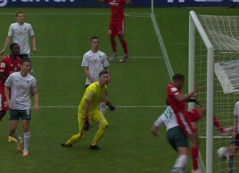  德甲老牌劲旅深陷财政危机泥潭  