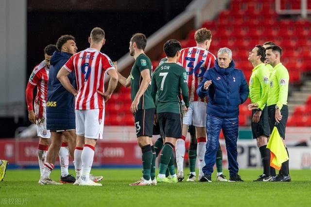  科隆保级关键战告捷，主场球迷沸腾庆祝胜利